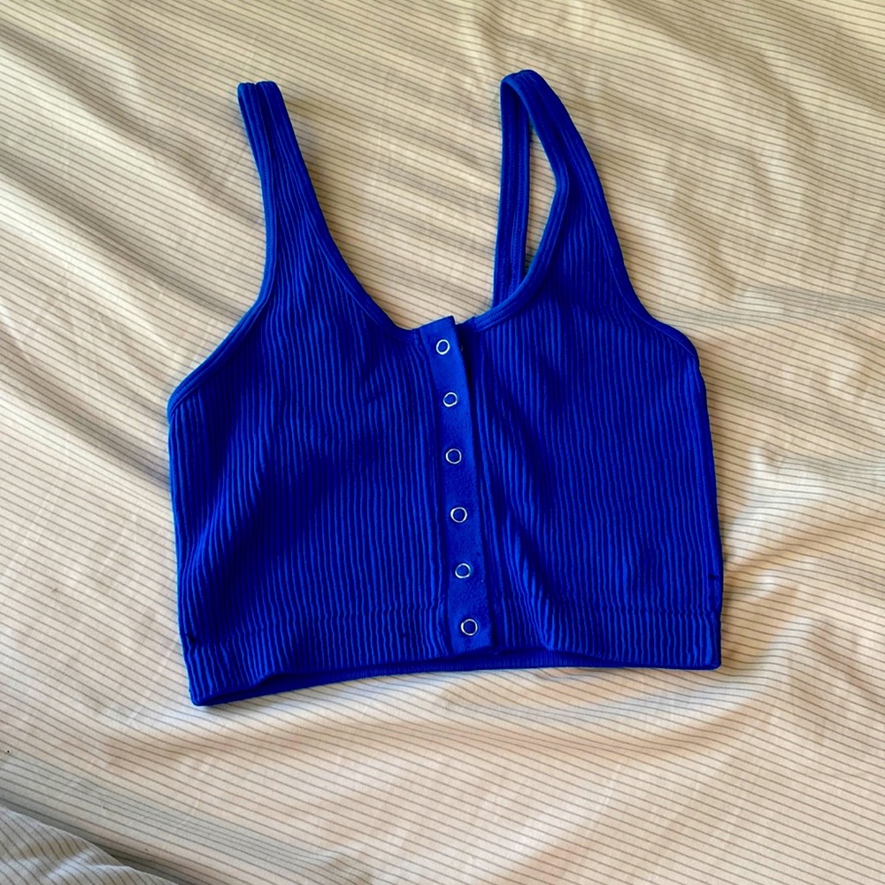 Blue ribbed button tank